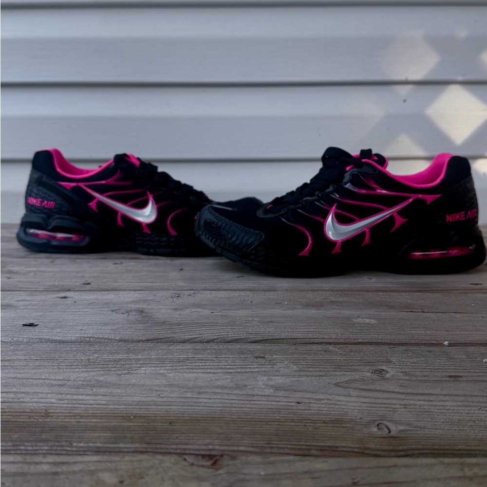 Nike Women's Torch 4 Black & Hot Pink Air Cushion Training Sneakers